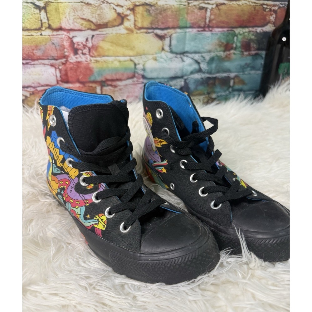 Chuck Taylor Converse Graffiti Size 5 Men's